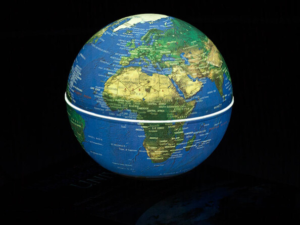 Mappemonde lumineuse à lévitation magnétique