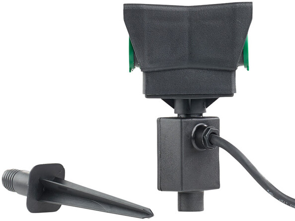 Multiprise de jardin sur piquet Royal Gardineer vue de profil.