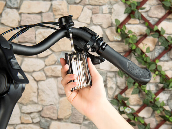 14 outils différents + accessoire pour réparation de vélo en 1 seul outil