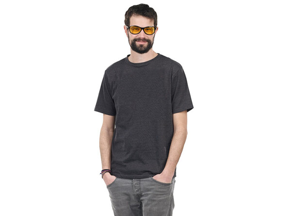 lunette contrastée à verres jaune mise en situation avec une personne