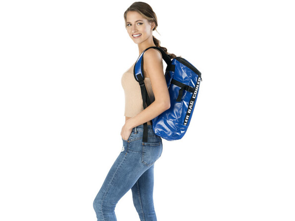 Sac à dos isotherme en toile de bâche mis en situation