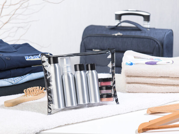 trousse hygienique de voyage avec 4 flacons en metal et 4 pots de creme