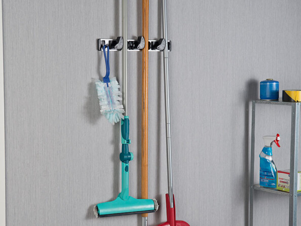 2 supports muraux pour outils