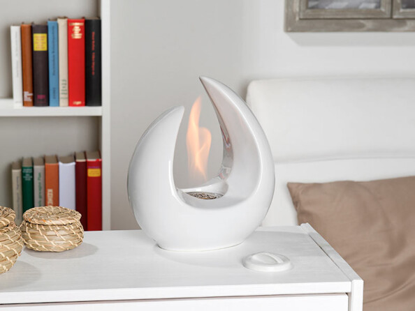 Brûleur de table décoratif blanc mis en situation.