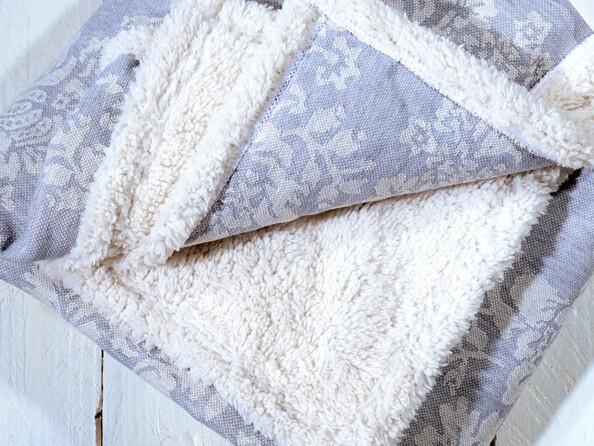 Couverture avec fausse peau d'agneau - Jacquard floral