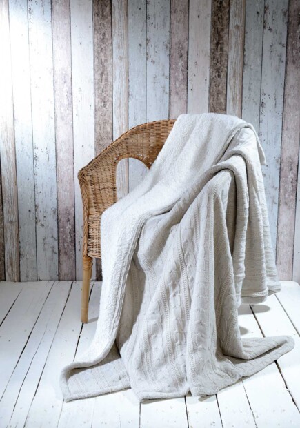 couverture couvre lit plaid avec fausse fourrure mouton et revetement crochet tricot pull over