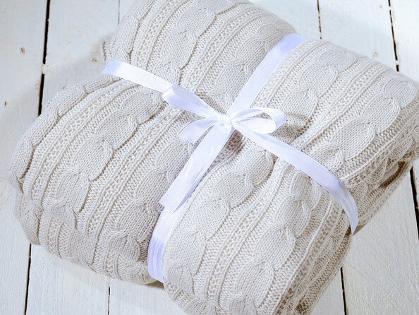 L'extérieur de la couverture est conçu pour faire bonne figure sur votre canapé, ou sur votre lit pendant la journée, pour y apporter une touche de charme