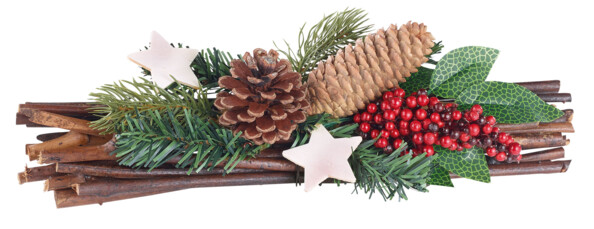 décoration de table hiver et noel avec fagot de bois pomme de pin étoiles et branche de houx
