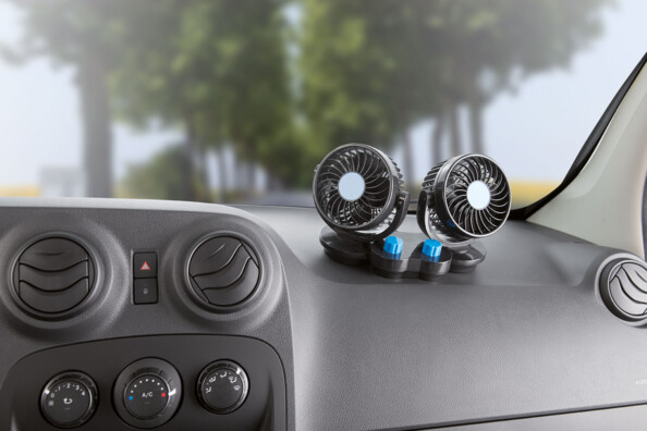 Double ventilateur 6 W / 12 V à 2 niveaux de vitesse VT-60.car. Mise en situation sur un tableau de bord