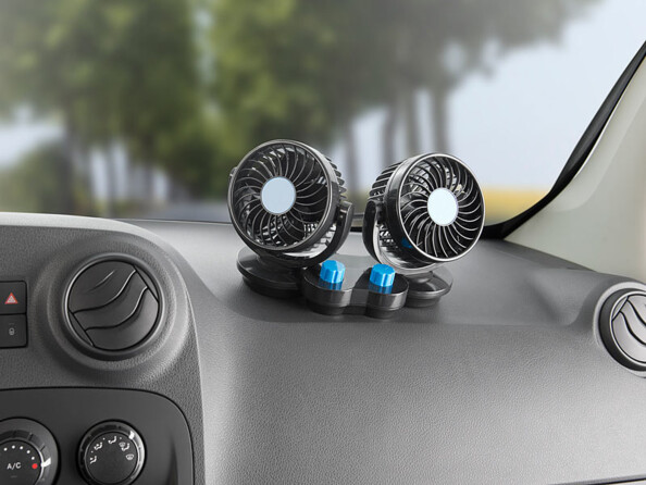 Double ventilateur 6 W / 12 V à 2 niveaux de vitesse VT-60.car. Zomm sur le double ventilateur collé sur la tableau de bord
