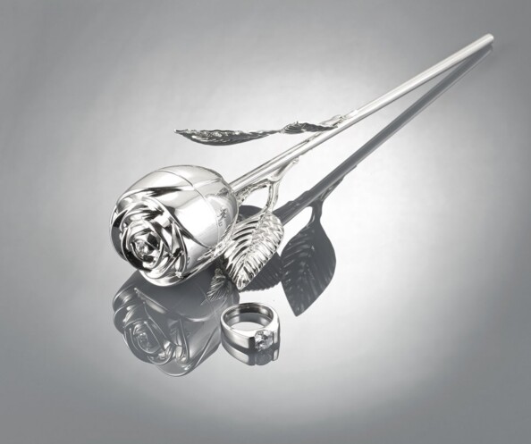 Écrin à bague Rose en métal, avec sa tige - version Argentée