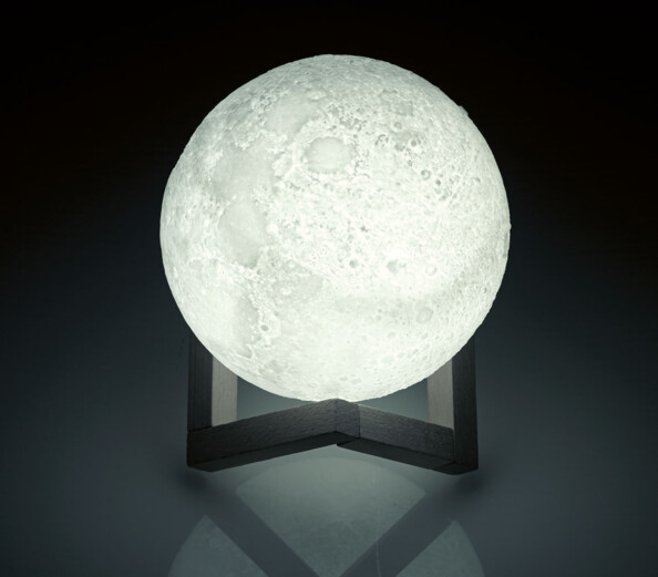 Lampe lune iéclairée en blanc