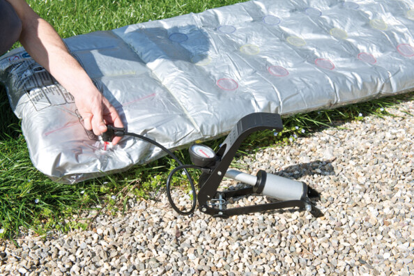 Pompe à pied cylindre métal avec manomètre