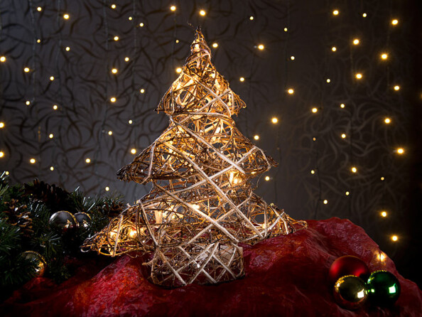 décoration de noel mini sapin en osier avec guirlande led avec alimentation par piles