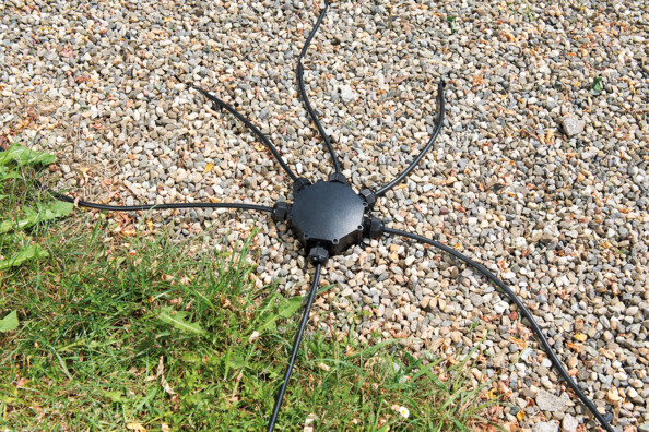 Boitier étanche 6 entrées avec raccords vissés mis en situation