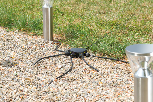 Boîtier étanche pour l'éclairage de jardin, la pompe de bassin, etc.