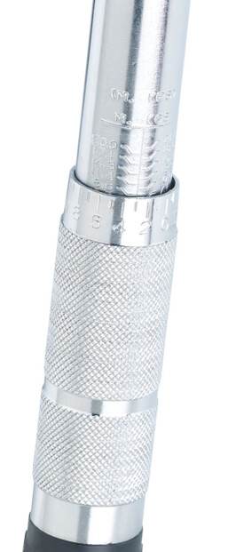 Clé dynamométrique professionnelle 28 – 210 Nm avec douilles et rallonge