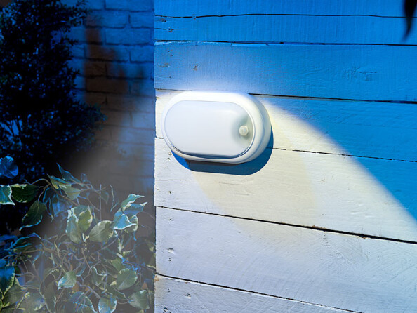 Lampe LED ovale antichoc 1050 lm / 15 W / 4000 K - Avec détecteur