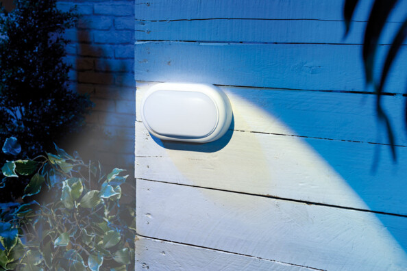 Pack de 2 lampes LED ovales antichoc pour montage au mur ou au plafond, par Luminea