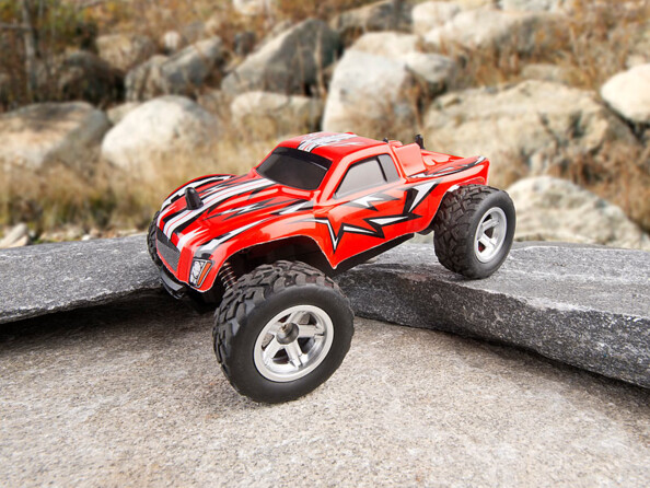voiture radiocommandée tout terrain monster truck grosses roues rapide facile à utiliser enfant