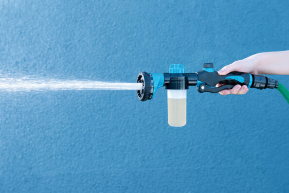 Pistolet d'arrosage avec reservoir pour engrais ou savon nettoyage voiture terrasse avec 9 jets différents