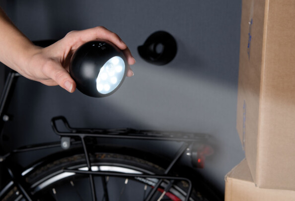 Éclairez tous les recoins sombres de votre maison avec ce spot sur pile