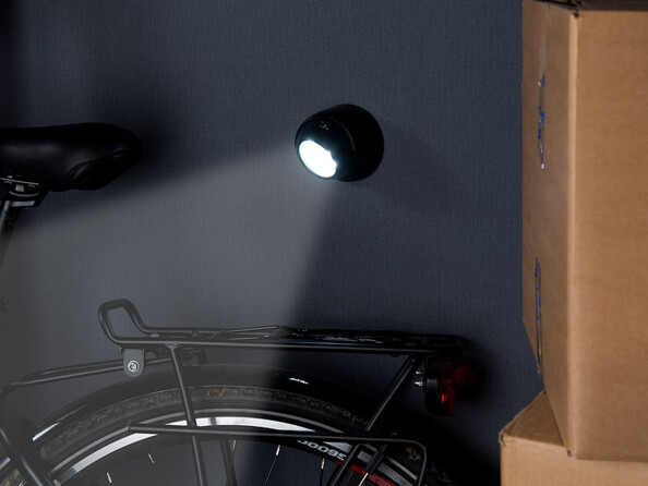 éclairage automatique pour les escaliers de la cave par exemple. L'installation de ce spot ne nécessite aucun branchement électrique