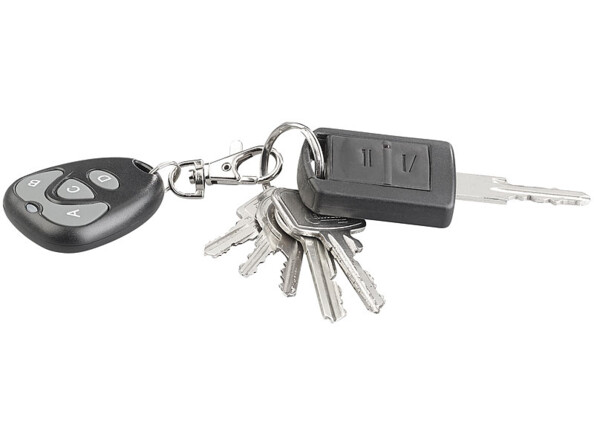 Radiocommande 433 MHz accrochée à un porte-clés avec d'autres clefs