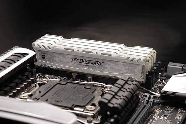 Ballistix Sport LT White 8 Go DDR4 2400 MHz CL16 DR