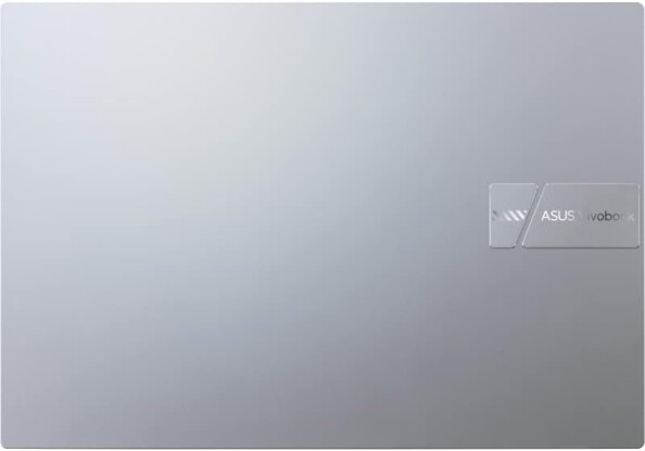 Dessus du boîtier gris argenté du PC portable à clapet Asus