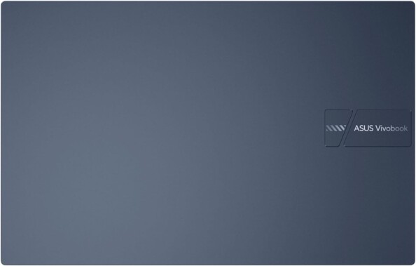 Vue du dessus sur le boîtier coloris bleu calme du PC portable à clapet avec logo Asus Vivobook