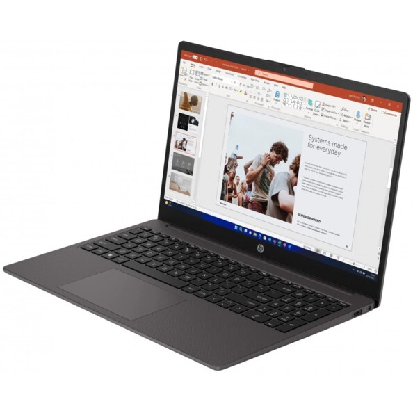 PC portable HP 250 G10 AK9Y7AT avec Windows 11 de biais ouvert sur PowerPoint