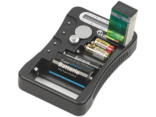 Testeur de piles compact, se glisse facilement dans un tiroir