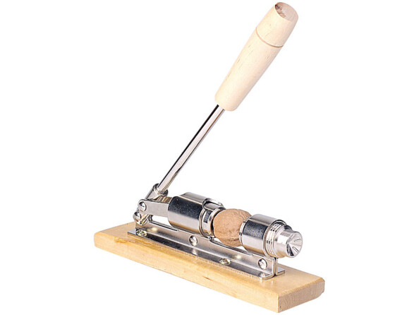 Casse-noix original et pratique vous permettra d'ouvrir facilement les noix, les amandes et les noisettes.