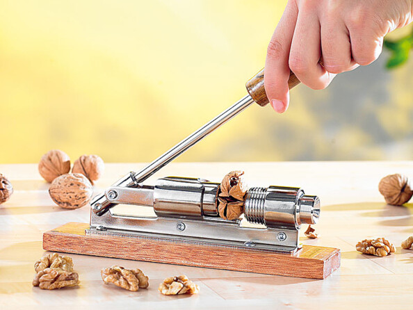 Mise en situation du casse noix qui est adaptable à tous types de fruits à coque