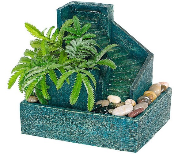 Fontaine décorative. Livrée avec sa pompe à eau et pierres de décoration