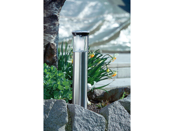 Lanterne solaire à piquet mise en situation