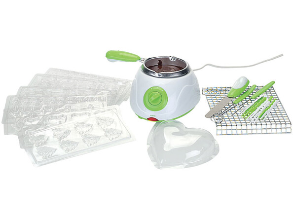 Chocolatière en set de 32 pièces avec moules en plastique, grille, récipient aluminium, brochettes, fourchettes et spatule