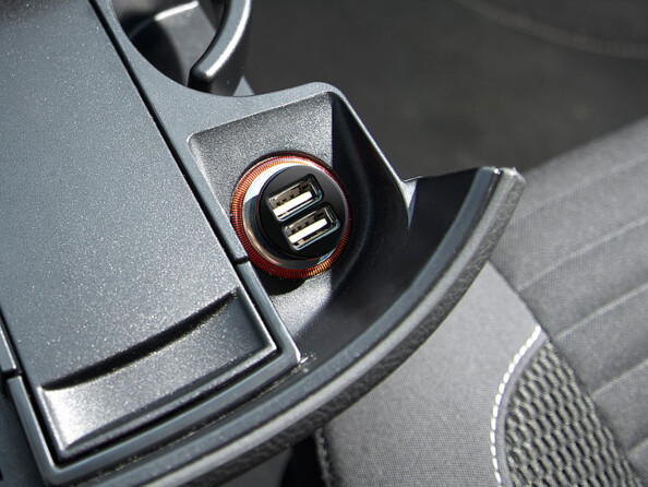 chargeur 2x USB ultra-compact pour prise 12v allume cigare Revolt
