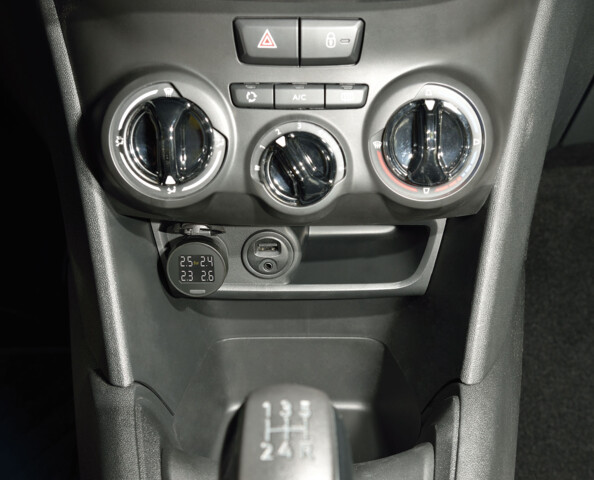 Système de contrôle de la pression des pneus avec port USB 5V et affichage de la température des pneus