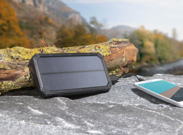 batterie avec panneau solaire intégré et lampe de poche led de secours grosse capacité 12000 mah