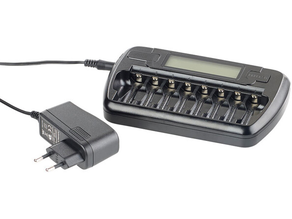 Chargeur électrique avec 8 logements pour accus AA et AAA et afficheur digital de contrôle
