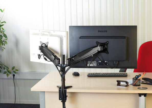 Double bras articulé à ressorts pneumatiques GSA-27.duo avec support Notebook