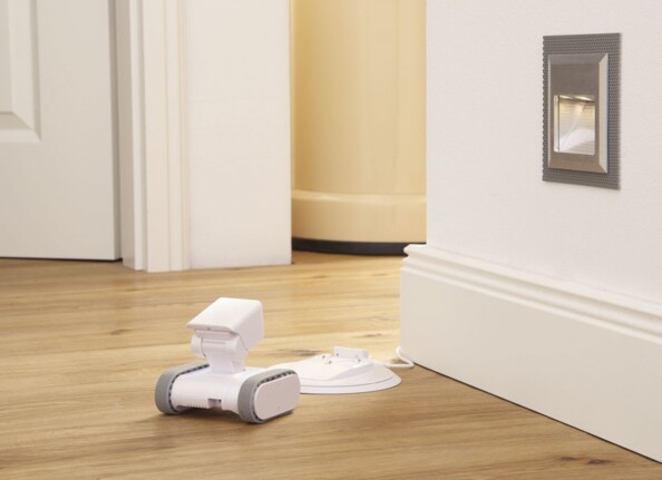 Mini robot avec caméra HD intégrée mis en situation