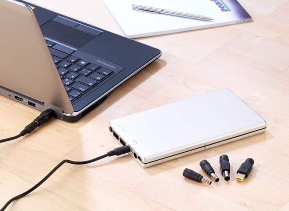 Batterie de secours 45 000 mAh avec adaptateurs