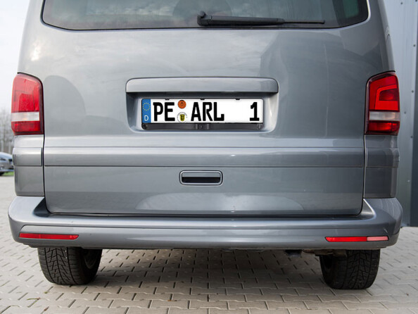 Support pour plaque d'immatriculation avec camera mis en situation