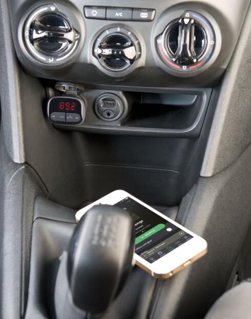 transmetteur fm bluetooth pour voiture dans prise 12v avec chargeur USB 2a auvisio