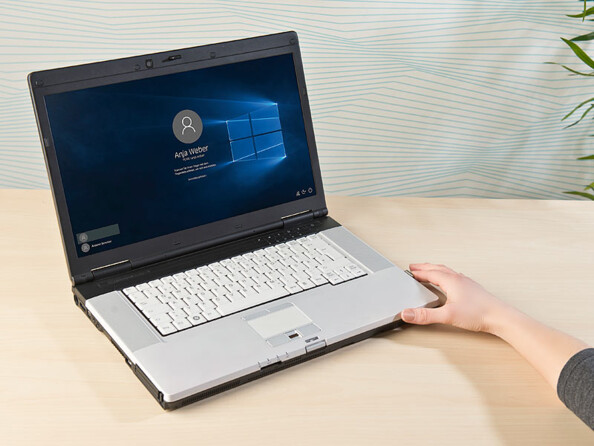 Rapide et facile à installer : Sous Windows 10, le stick fonctionne en Plug and Play. Insérez-le et allez-y ! Pour Windows 7, 8 et 8.1, installez le pilote approprié en quelques clics pour ce scanner à empreintes