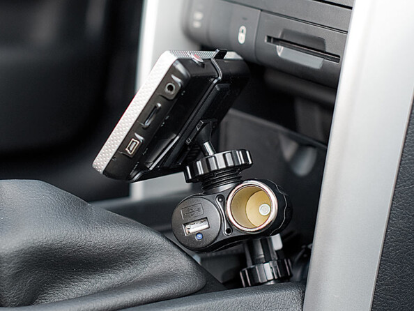 Support GPS sur prise allume-cigare