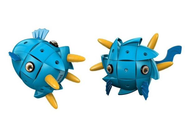 Beto, le poisson bleu de la collection Kor Tazoo, qui change de forme à volonté.